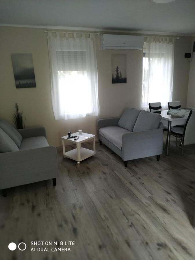 Appartamento Suni Apartman Ordacsehi Esterno foto